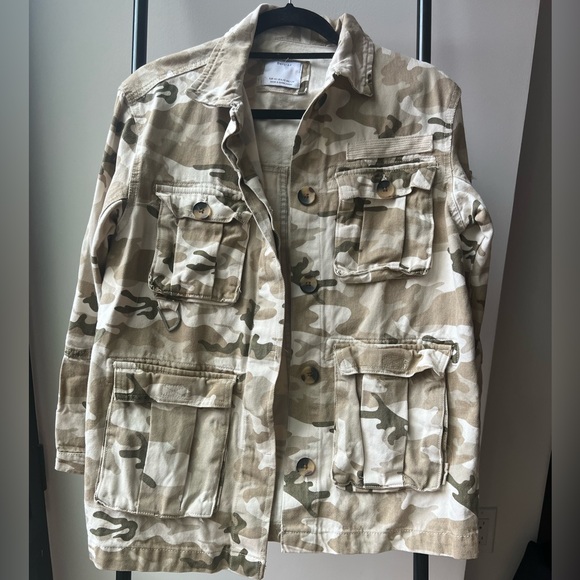 Bershka Biege Camo Utility Jacket EUC - Picture 5 of 7